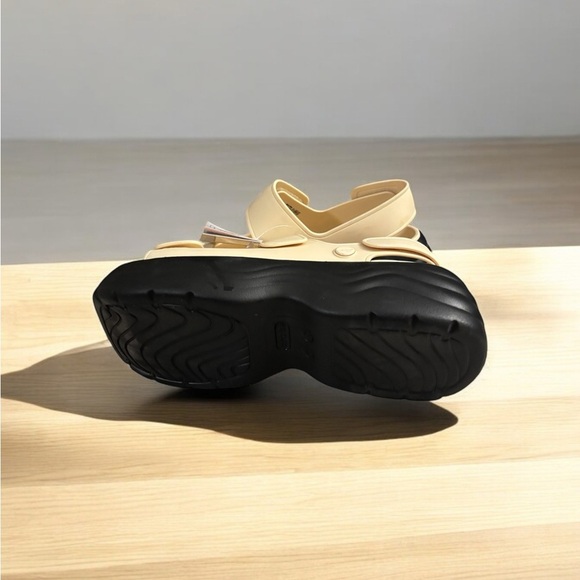 Crocs Skyline Platform Sandal Vanilla Black. NWT. Size 10. - Picture 6 of 8
